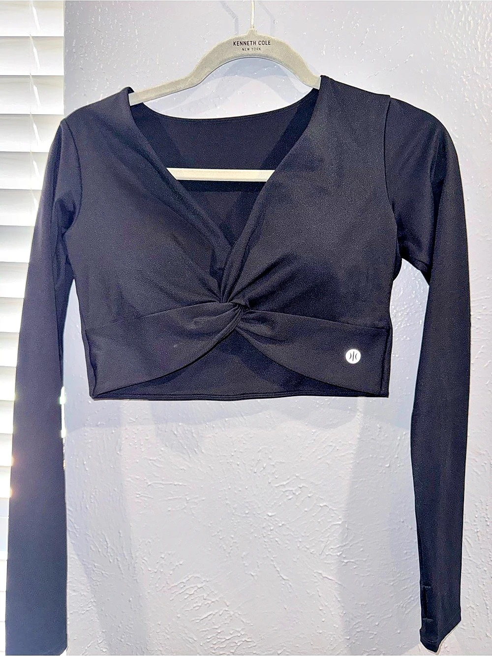 Astoria Activewear LIVE LUXE Twist Crop Long Sleeve Crop Top Black Large